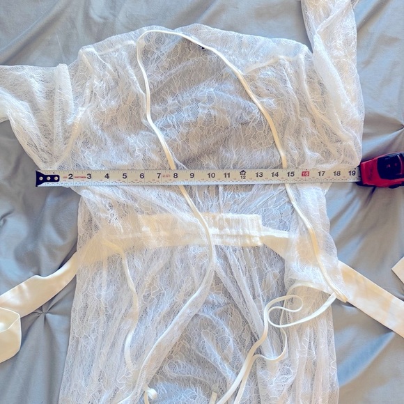 Rya Collection Women’s White Lace Feathered Trim Robe Attached Satin Belt S NWOT - Picture 7 of 11